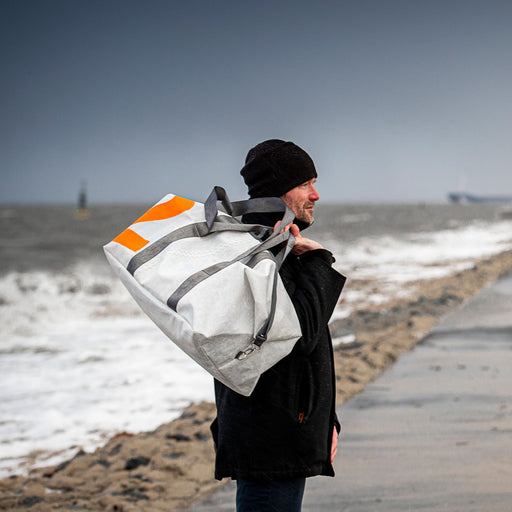 Reisetasche aus Segeltuch "Kutter XL" | Weiß / Zahl Neon Orange - INSELLIEBE USEDOM