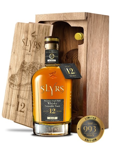 SLYRS Aged 12 Years Crocodile Toast Finish 43% vol. +5cl Mini im Eichenblock - INSELLIEBE Store - Insel Usedom