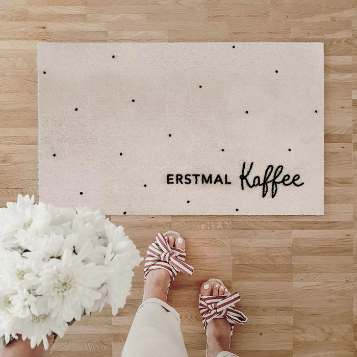 Waschbare Fußmatte "Erstmal Kaffee" | 75 x 45 - INSELLIEBE USEDOM